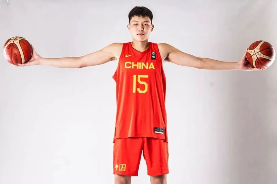 青少年学生篮球训练营发言稿_1